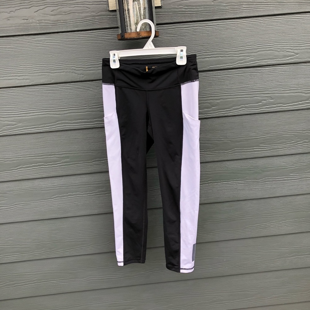 Black and white leggings (with pockets)